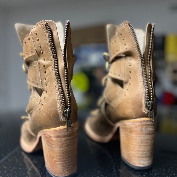 Freebird Brandy Sandal - Picture 4 of 5